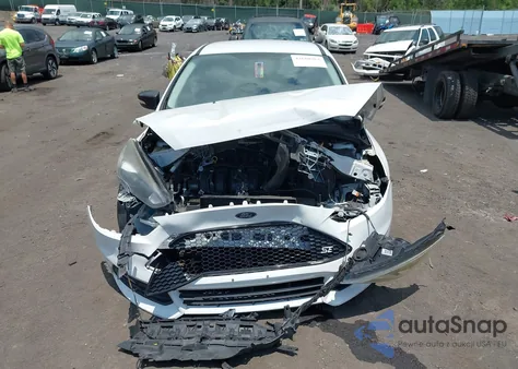 2016 Ford Focus Se z USA, uszkodzony, nr VIN 1FADP3F28GL223649